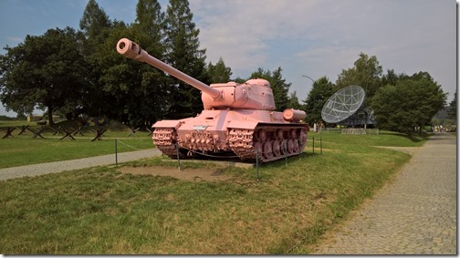 Розовый ИС-2 в военно-техническом танковом музее в Лешанах (Прага, Чехия)